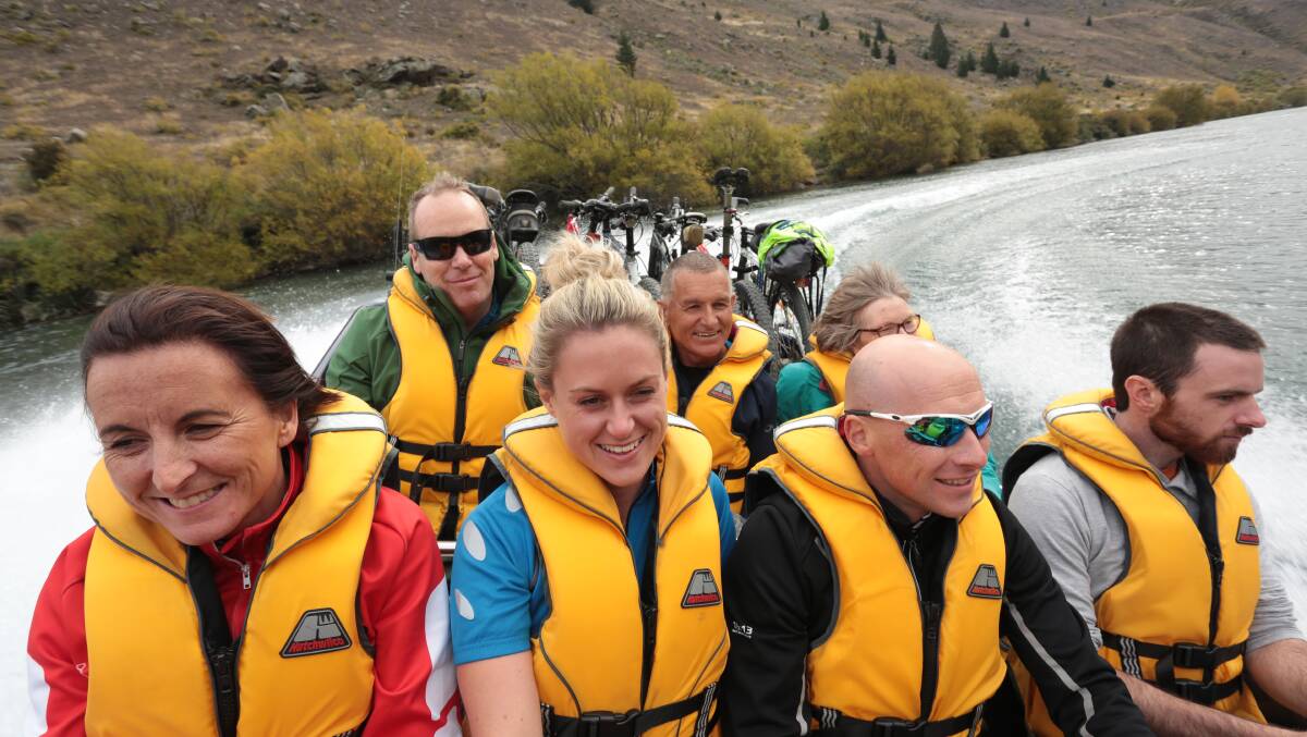Jet boat transfer at Roxburgh Gorge. Jet boat transfer at Roxburgh Gorge.