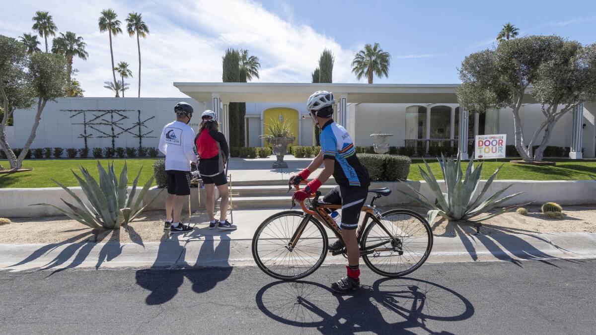 Modernism Week. Modernism Week.
