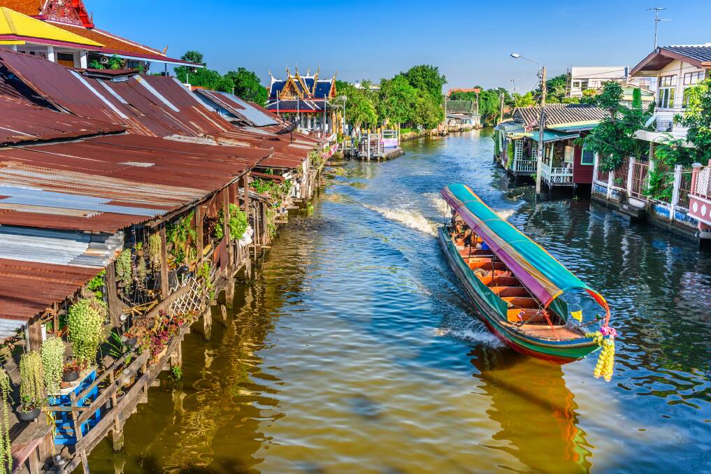 Traditional canal-side homes. Traditional canal-side homes.