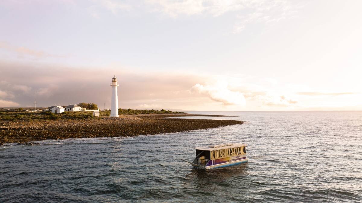 A cuttlefish tour boat.