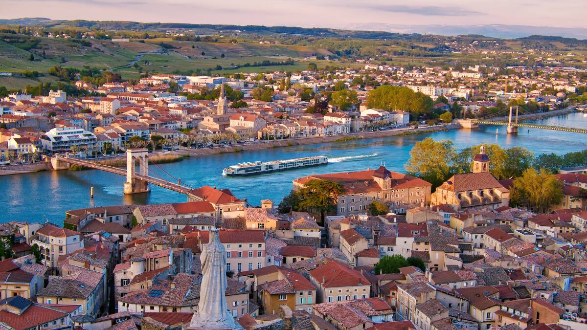 Cruising through Tournon. Cruising through Tournon.