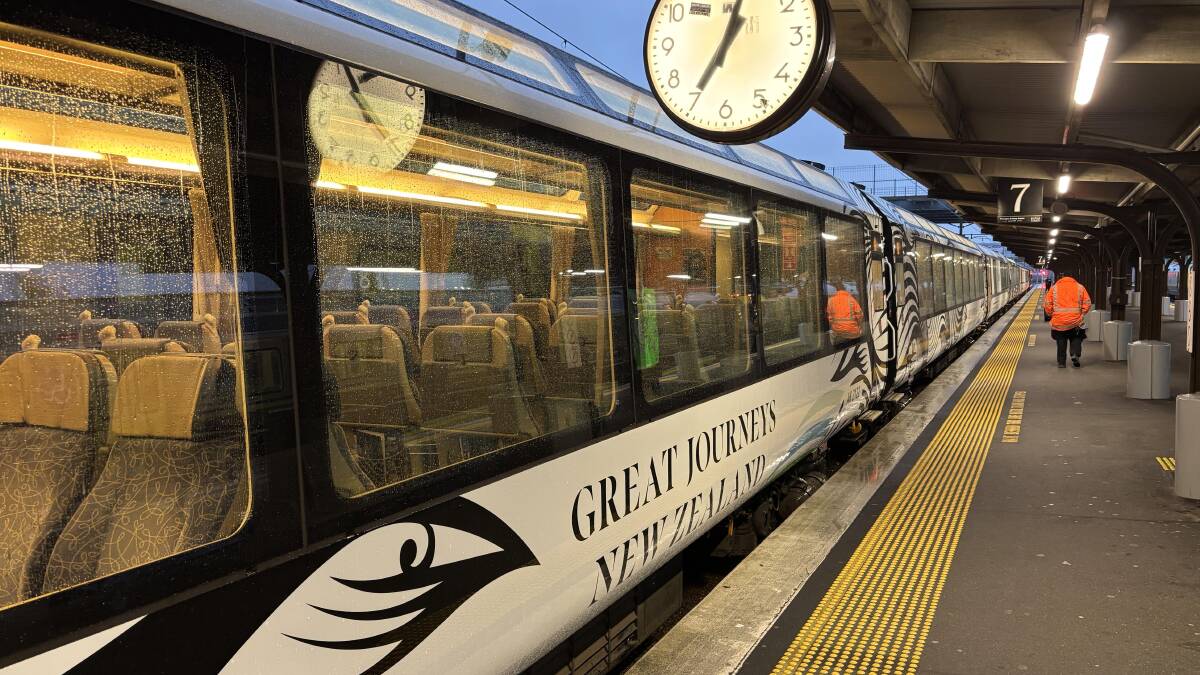 The Northern Explorer train travels between Wellington and Auckland. The Northern Explorer train travels between Wellington and Auckland.