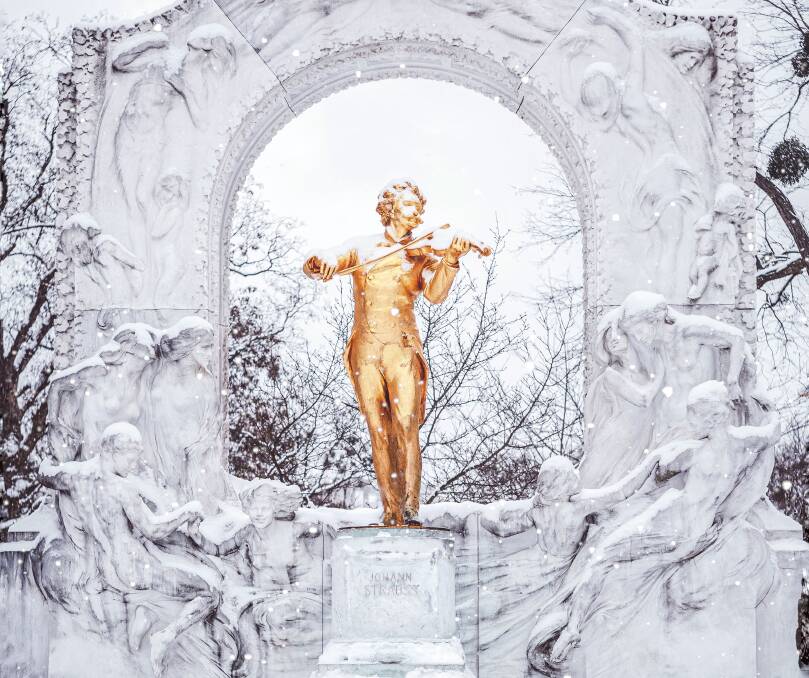 Strauss statue in Stadtpark.