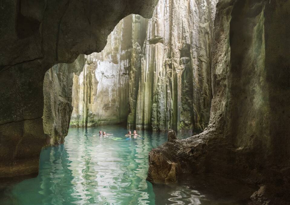 Sawa I Lau grotto.