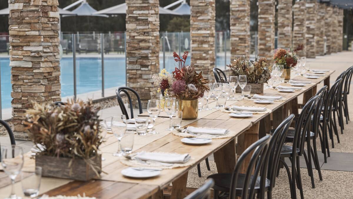 Dining poolside. Dining poolside.