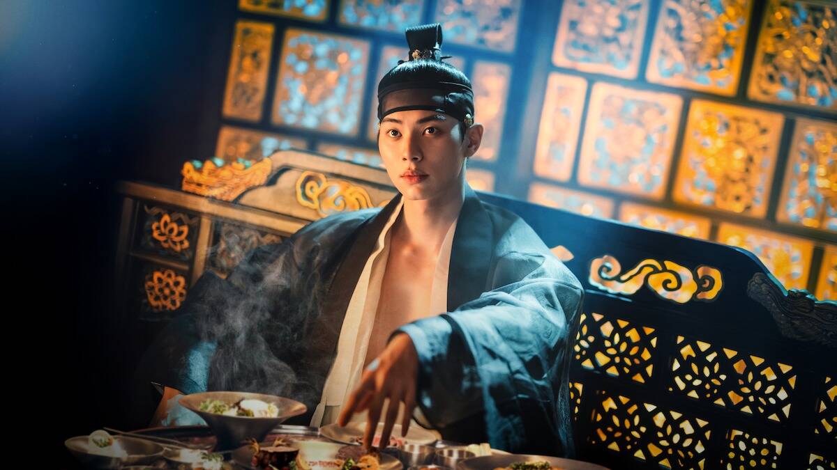 A scene from K-drama Bon Appetit, Your Majesty.