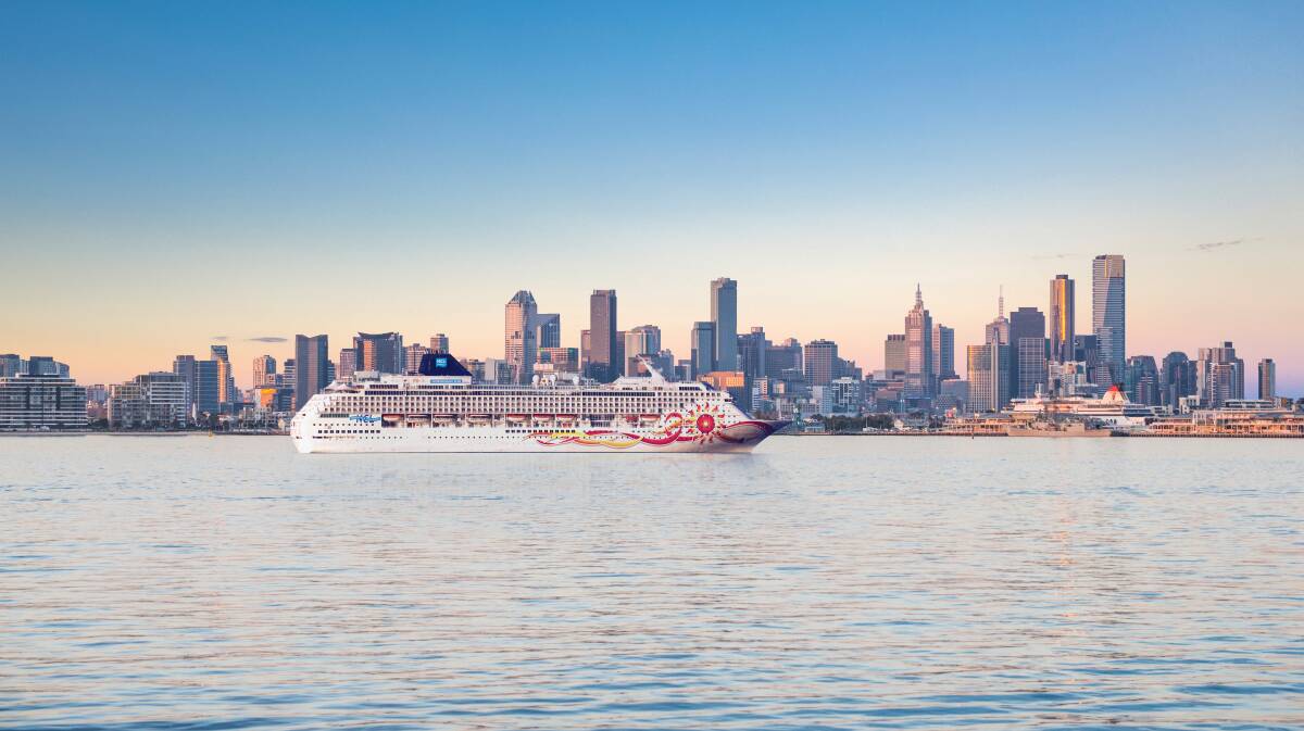 Norwegian Sun in Melbourne. Norwegian Sun in Melbourne.