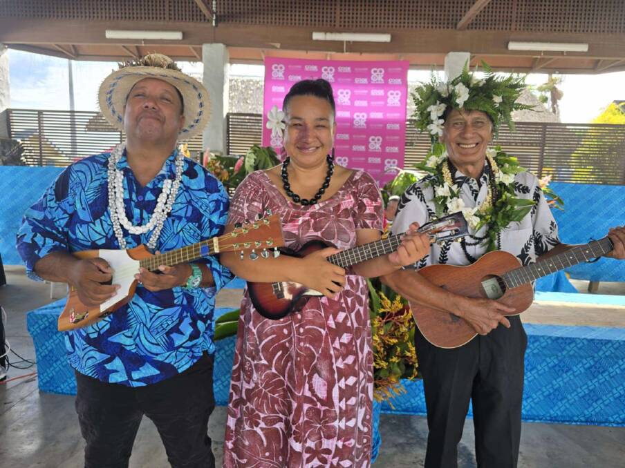 Rarotonga International Airport entertainers Fairoa, Teata and Papatua. Rarotonga International Airport entertainers Fairoa, Teata and Papatua.
