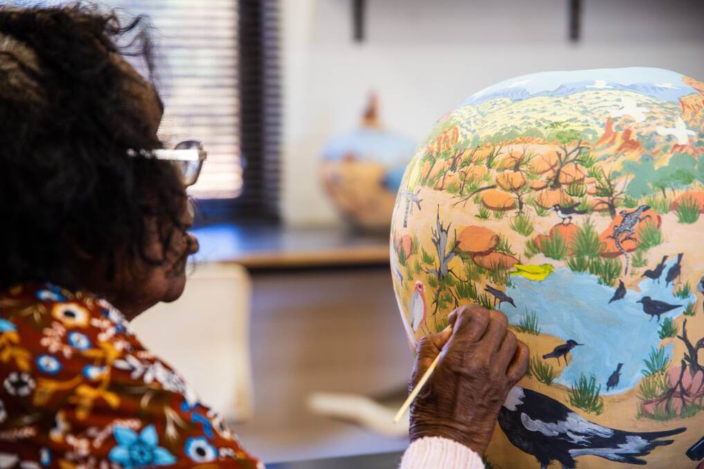 One of the artists at work at Hermannsburg Potters.