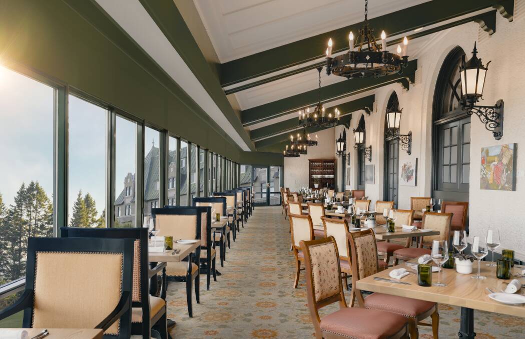 Dining with views at Restaurant St Laurent. Dining with views at Restaurant St Laurent.