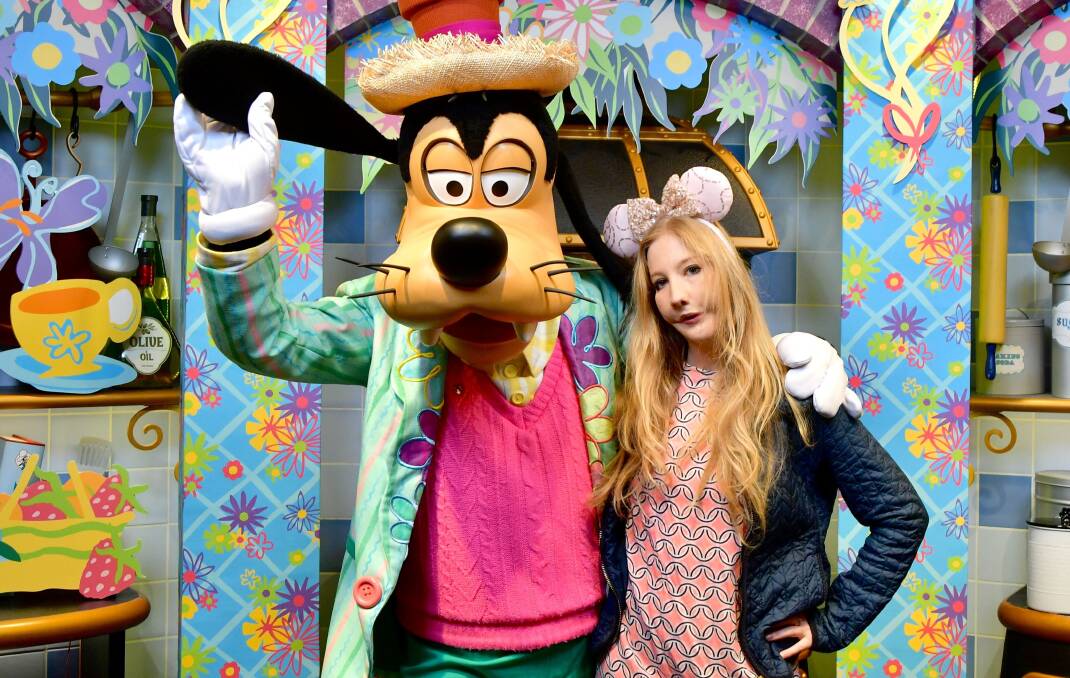 The writer with Goofy. The writer with Goofy.