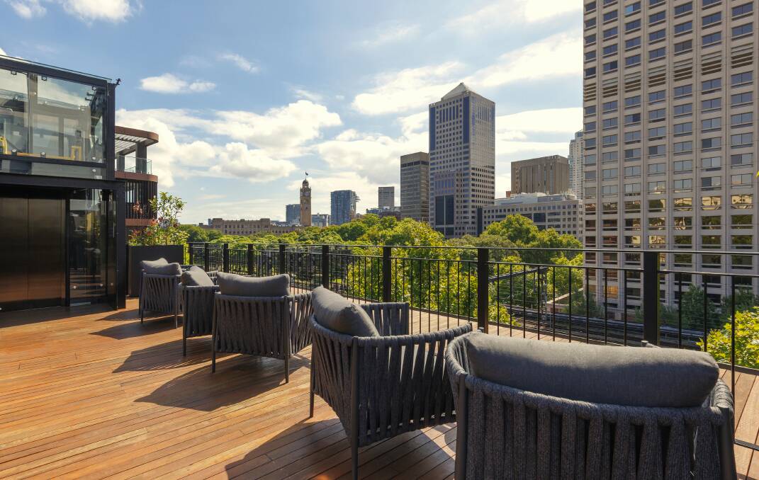 Head for the rooftop. Head for the rooftop.