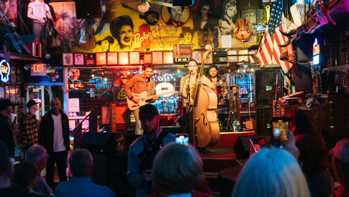 Roberts Western World. Roberts Western World.