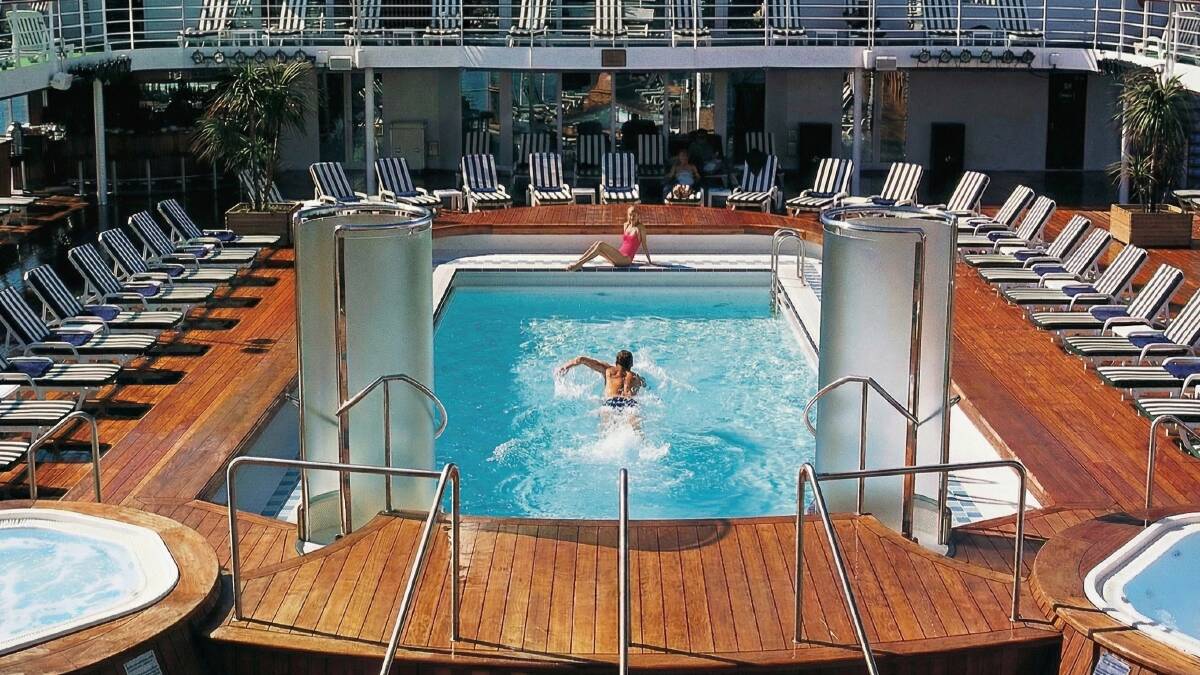 Residential ship Avora Lumina's swimming pool.