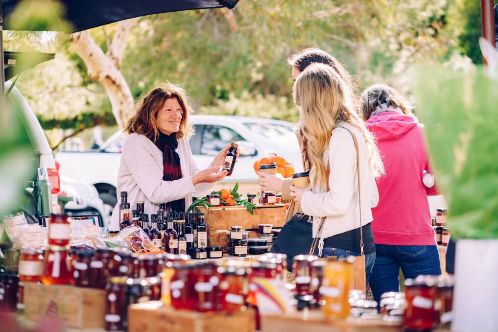 Sunraysia Farmers' Market. Sunraysia Farmers' Market.