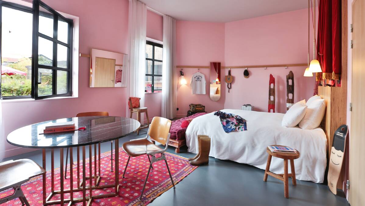 Mob Hotel.