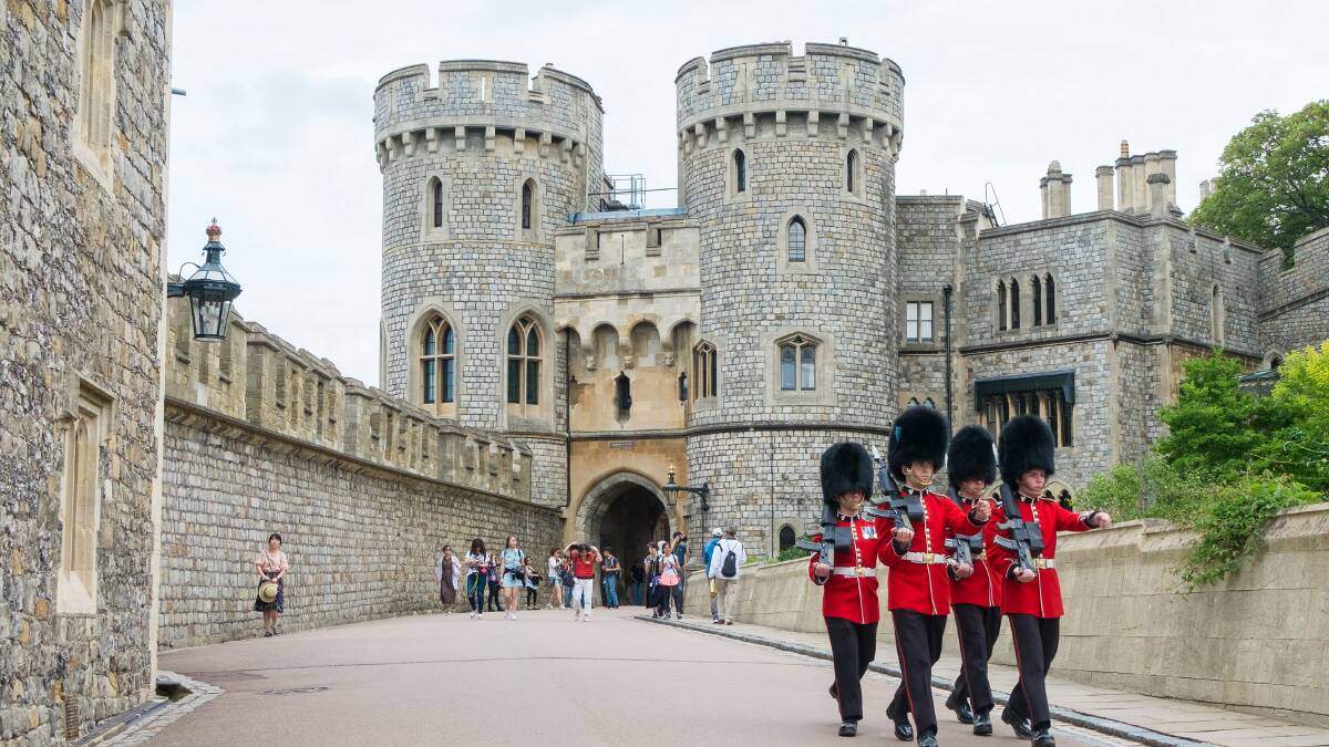 Which royal residence is for you - Buckingham Palace or Windsor Castle? Which royal residence is for you - Buckingham Palace or Windsor Castle?