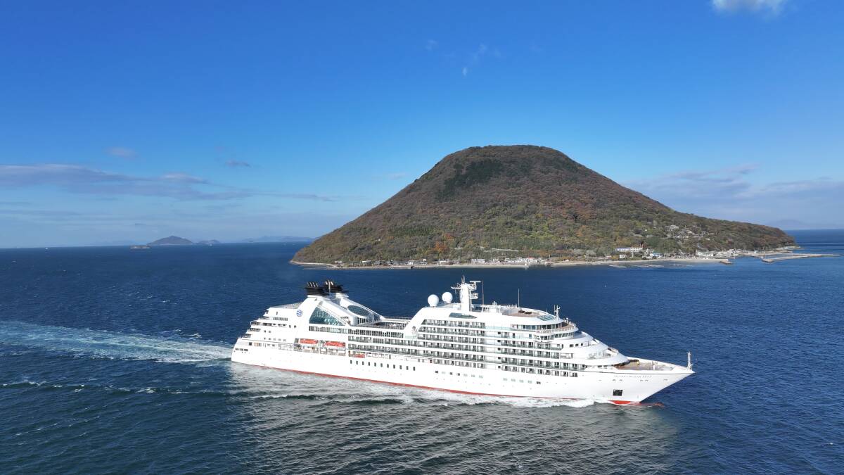 Mitsui Ocean Fuji at Sea. Mitsui Ocean Fuji at Sea.