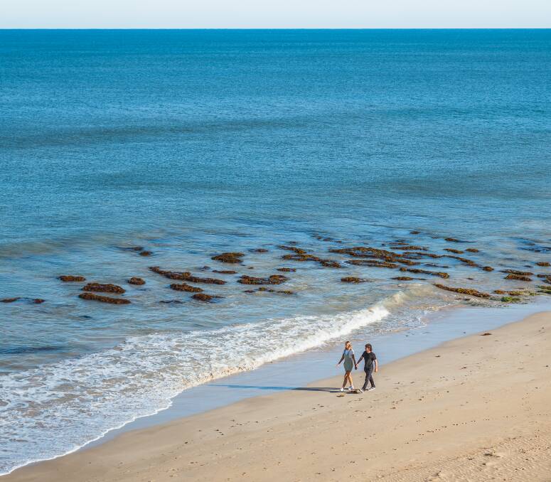 A stroll along part of the Mandurah coastline. A stroll along part of the Mandurah coastline.