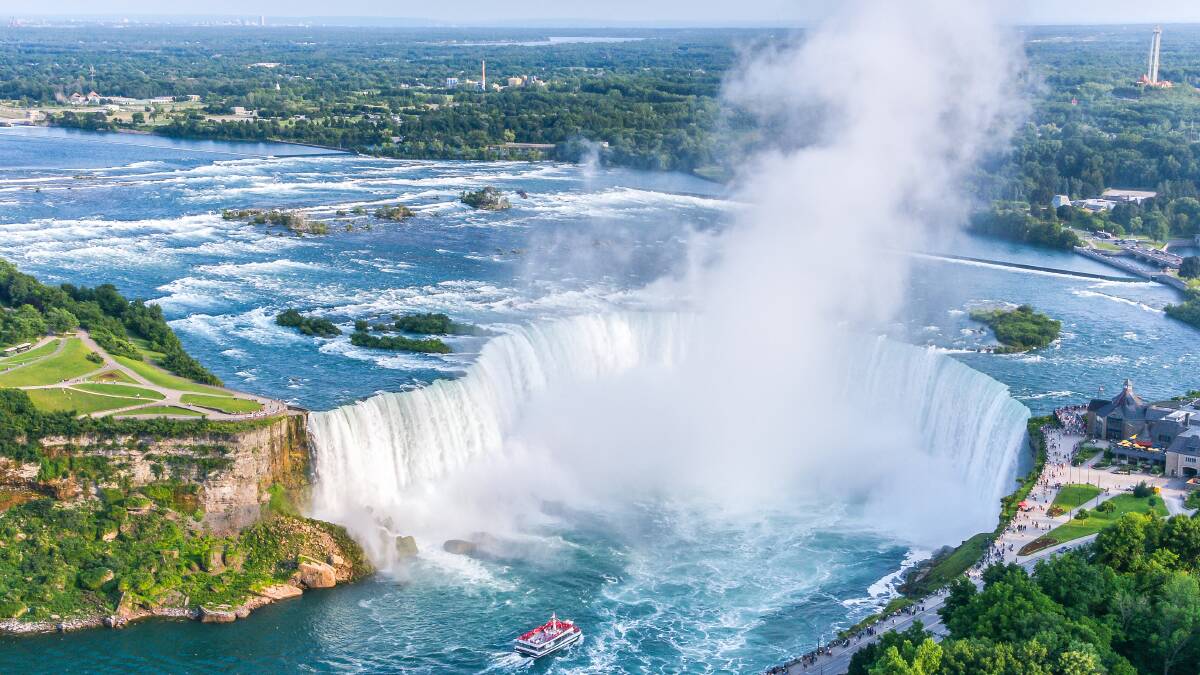Your guide to two of the world's best waterfalls: Niagara and Victoria
