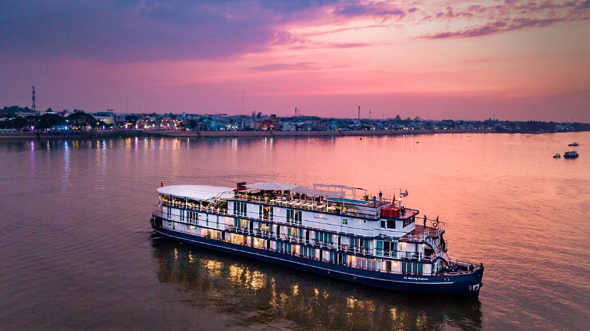 A Heritage Line vessel. A Heritage Line vessel.