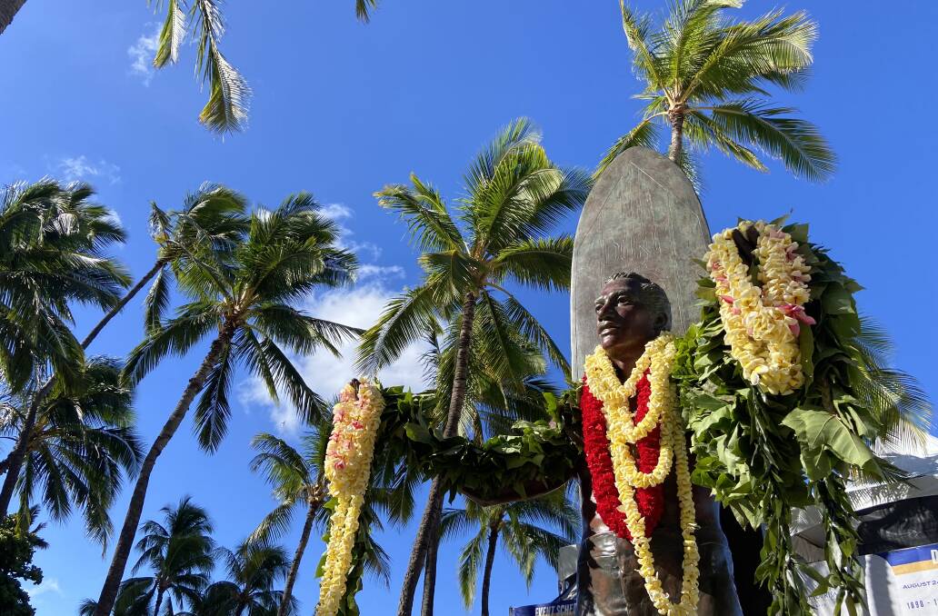 The statue of Duke Kahanamoku.