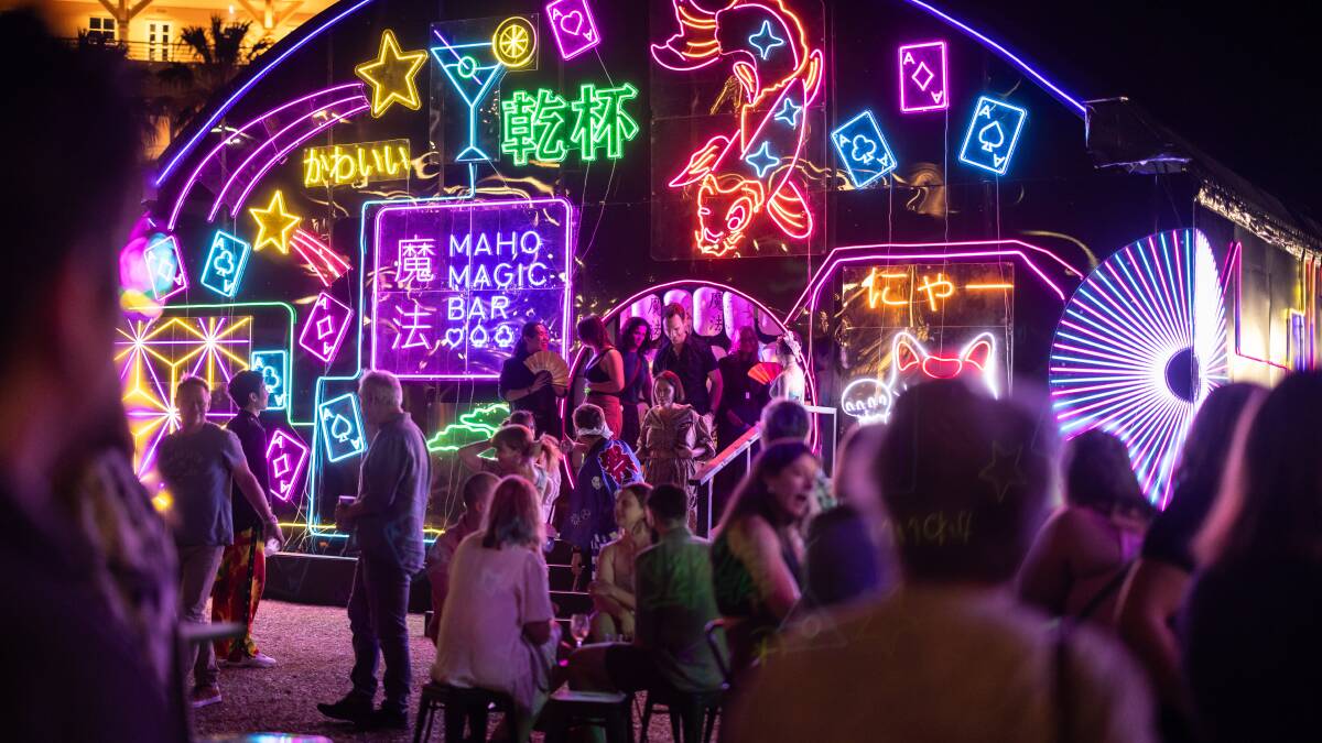 Late-night queues at the Moho Magic Bar in Festival Lawn. Late-night queues at the Moho Magic Bar in Festival Lawn.