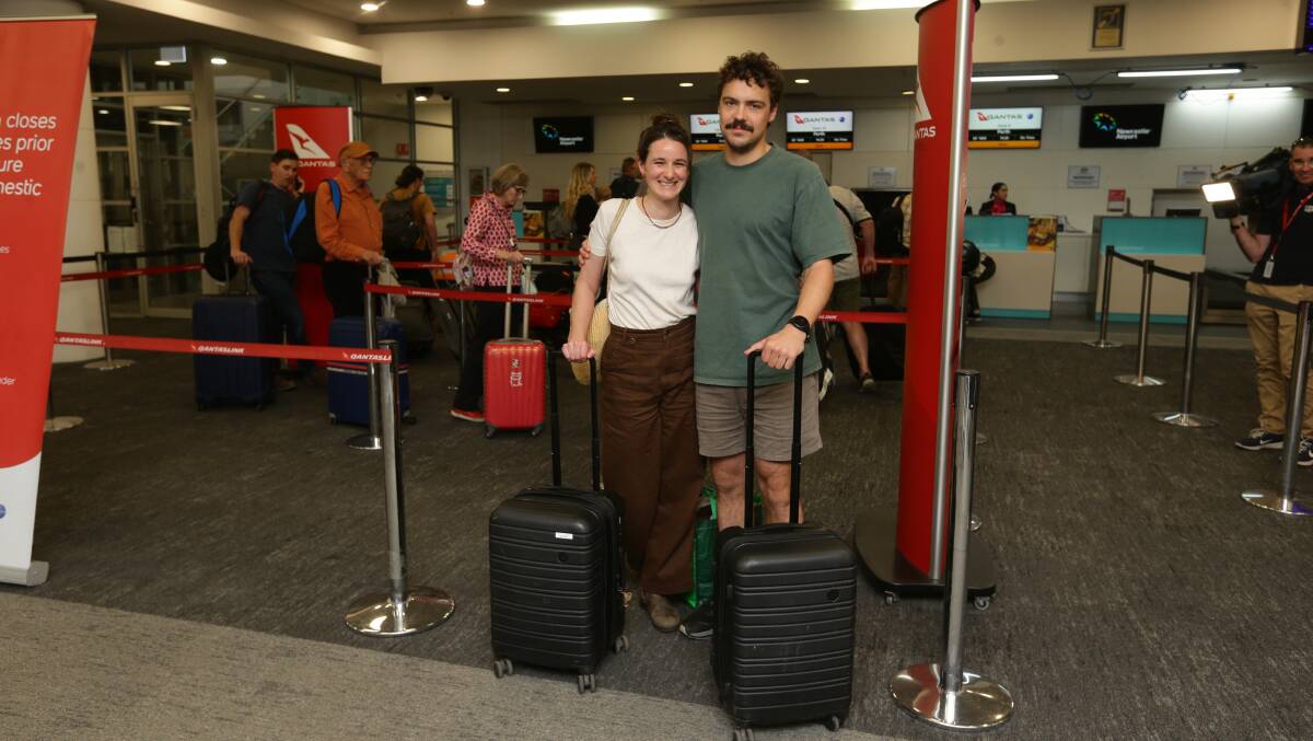 Above, Tika Wright and Riley Cooper were on the first flight from Newcastle to Perth yesterday. Left, Port Stephens mayor Leah Anderson with Sunny the Quokka.
Pictures by Jonathan Carroll Above, Tika Wright and Riley Cooper were on the first flight from Newcastle to Perth yesterday. Left, Port Stephens mayor Leah Anderson with Sunny the Quokka.
Pictures by Jonathan Carroll