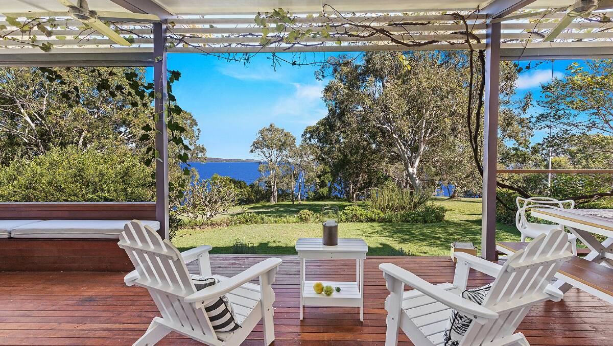 Driftwood - Waterfront Cottage is surrounded by a reserve.