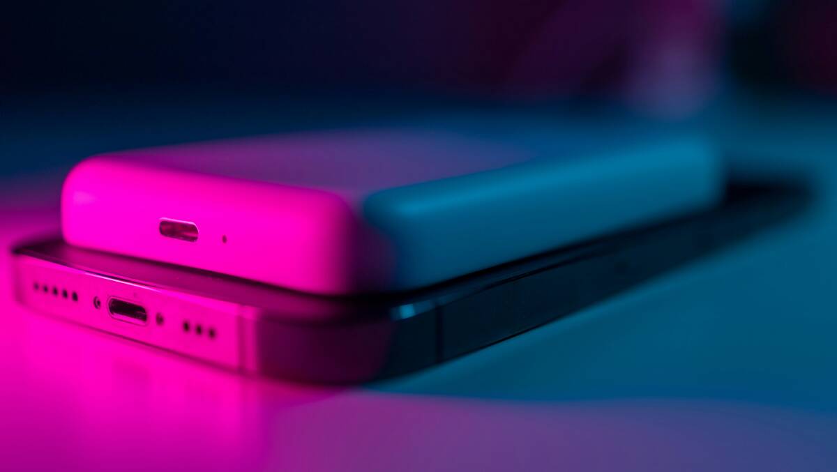 A power bank on top of a mobile phone. Picture by Kamil Switalski on Unsplash