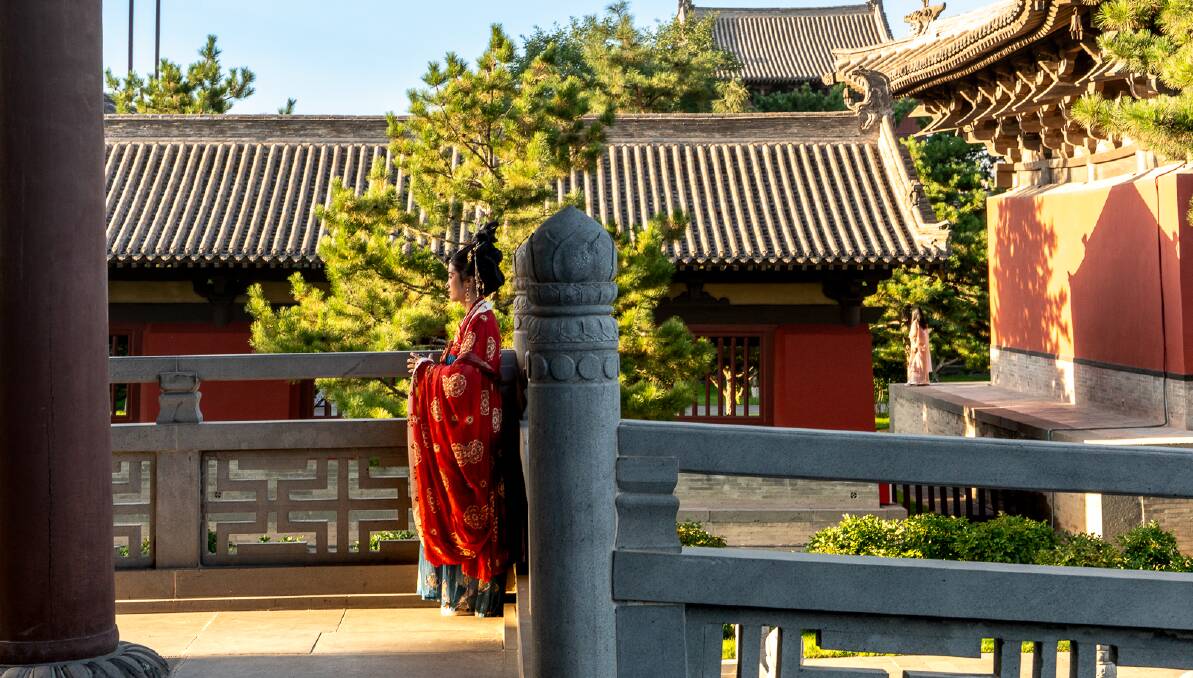 A local being photographed at Huayan Temple. Picture by Michael Turtle