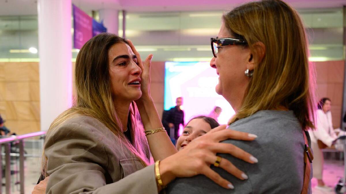 Australians were greeted at Sydney airport by family members anxiously awaiting their return. (George Chan/AAP PHOTOS) Australians were greeted at Sydney airport by family members anxiously awaiting their return. (George Chan/AAP PHOTOS)