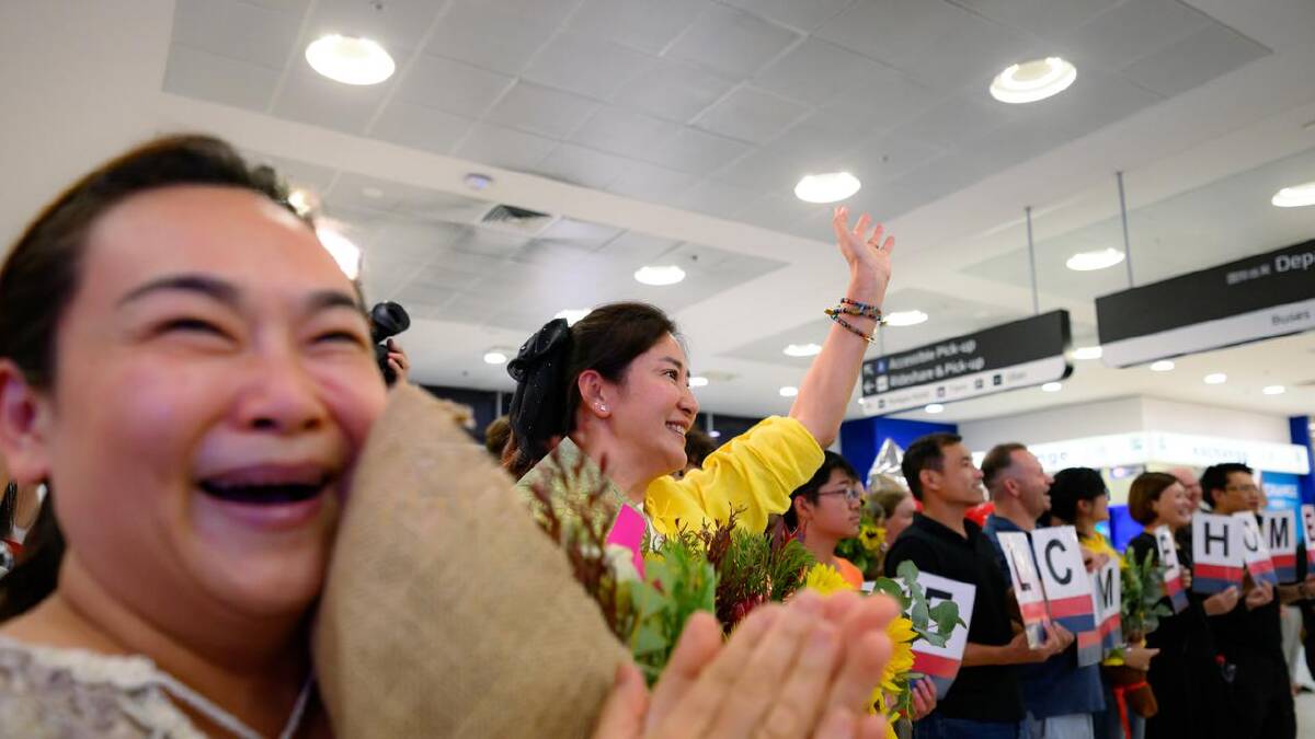 Despite the landing of a plane in Sydney, more than 115,000 people remain stuck in the Middle East. (George Chan/AAP PHOTOS) Despite the landing of a plane in Sydney, more than 115,000 people remain stuck in the Middle East. (George Chan/AAP PHOTOS)