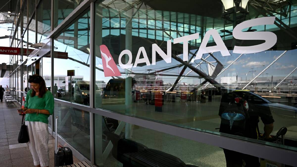 Qantas will next year offer a cabin package that includes priority boarding and overhead storage. (Bianca De Marchi/AAP PHOTOS)